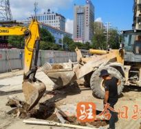 狠狠操骚逼网高温下的坚守｜道路建设者用汗水铺就畅通路